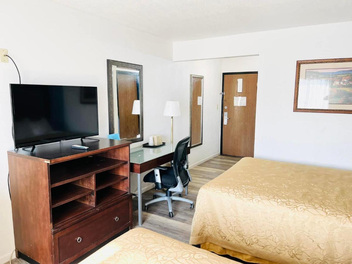 Super 8 By Wyndham Fort Scott Buitenkant foto
