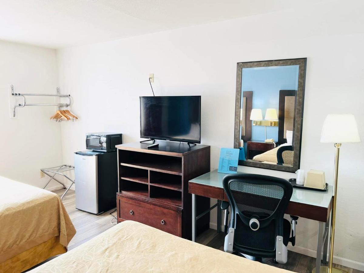 Super 8 By Wyndham Fort Scott Buitenkant foto